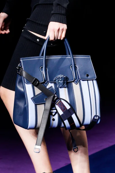 Look 50